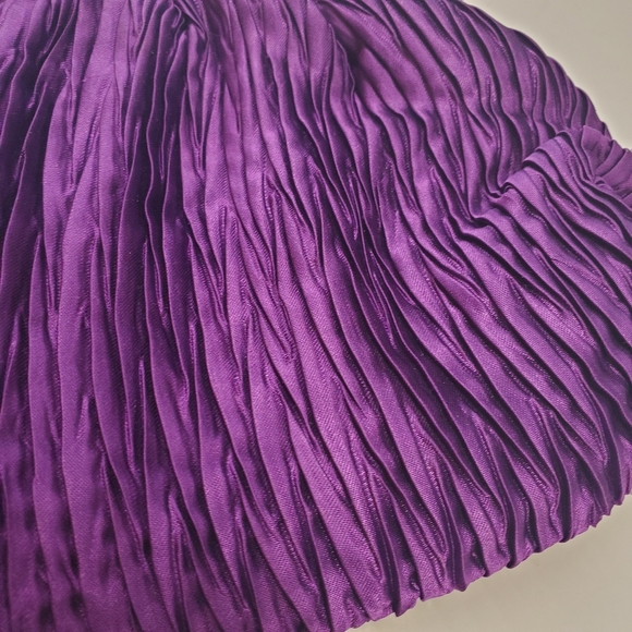 Mini Clutch Shaped Like an  oversized coin purse - Picture 4 of 8